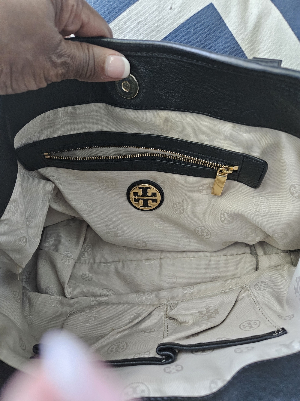 Tory Burch Black Leather Satchel with Gold Logo 13l X 10w - Picture 10 of 16
